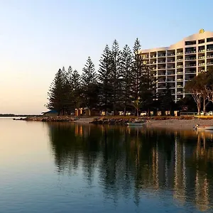 https://ramada-golden-beach-resort.hotelssunshinecoast.net